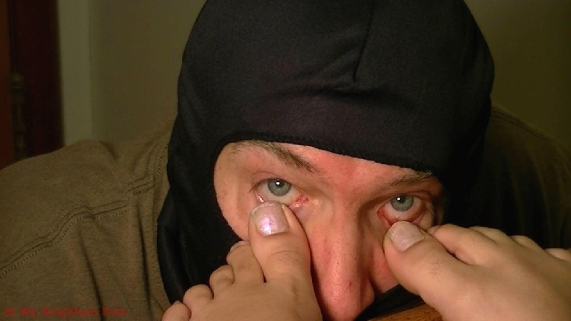 Kitty Pedicure Extreme Close-up