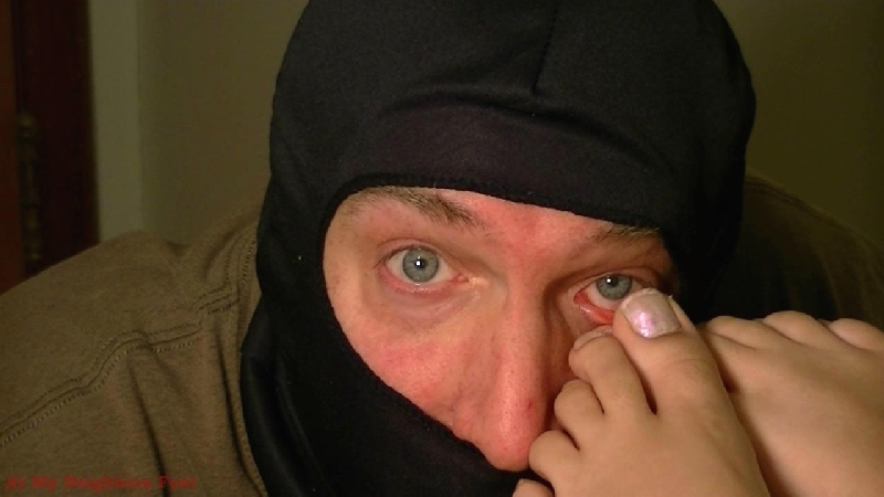 Kitty Pedicure Extreme Close-up